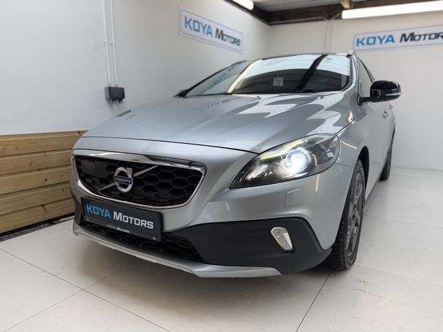 Image for 2016 Volvo V40 2.0 D4 CROSS COUNTRY SE LUXURY DIESEL 190 BHP AUTOMATIC // FULL LEATHER ELECTRIC SEATS // REVERSING CAMERA // CRUISE CONTROL // LANE ASSIST // FULL HARMAN KARDON SURROUND SOUND SYSTEM // TOP SPEC