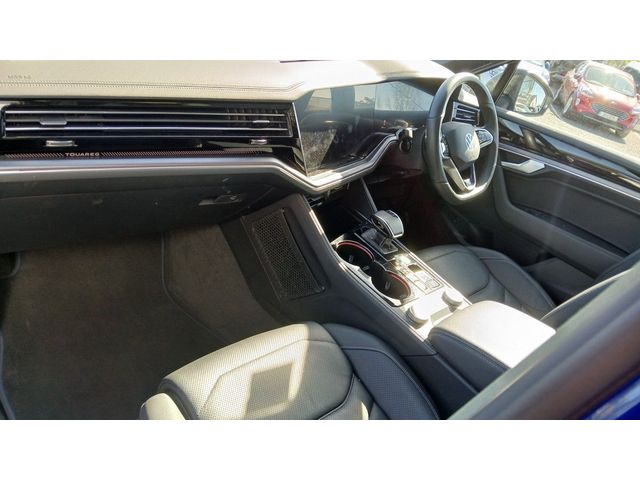 Image for 2024 Volkswagen Touareg R 3.0 TSI PHEV 462HP **REAR VIEW CAMERA, MASSAGE SEATS, APP CONNECT**