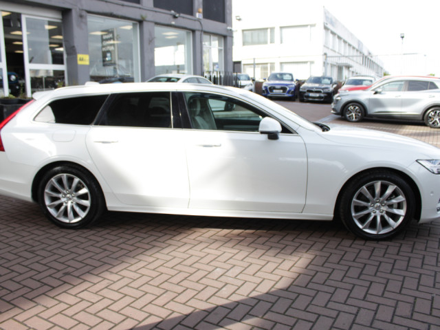 Image for 2019 Volvo V90 2.0D4 MOMENTUM EDITION 5DR ESTATE AUTOMATIC // 1 OWNER CAR WITH ONLY 123, 000 KMS IN AS NEW CONDITION // BUY WITH CONFIDENCE AA AND SIMI APPROVED DEALER 2026 // FINANCE ARRANGED // TRADE INS WELCOME 