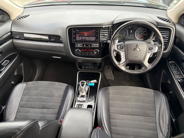 Image for 2019 Mitsubishi Outlander 2019 MITSUBISHI OUTLANDER 2.4 PETROL PLUG IN HYBRID