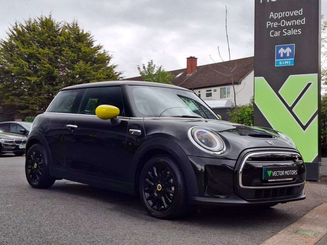 Image for 2023 Mini Cooper ELECTRIC LEVEL 2 HALF LEATHER SEATS