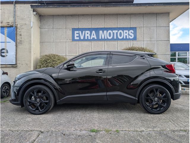Image for 2023 Toyota C-HR SOL NERO AUTOMATIC HYBRID 1.8 PETROL //HIGH SPEC//LOW MILES//HALF LEATHER HEATED SEATS//360 PARKING CAMERAS//KEYLESS ENTRY//ADAPTIVE CRUISE CONTROL//