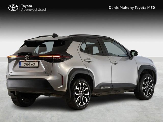 Image for 2025 Toyota Yaris Cross Luna Sport Hybrid