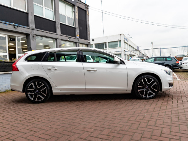 Image for 2017 Volvo V60 2.0D4 SE LUXURY DELUXE 5DR ESTATE AUTOMATIC // MINT CONDITION WITH ONLY 96, 000 KMS // BUY WITH CONFIDENCE AA AND SIMI APPROVED DEALER 2025 // FINANCE ARRANGED // ALL TRADE INS WELCOME // 