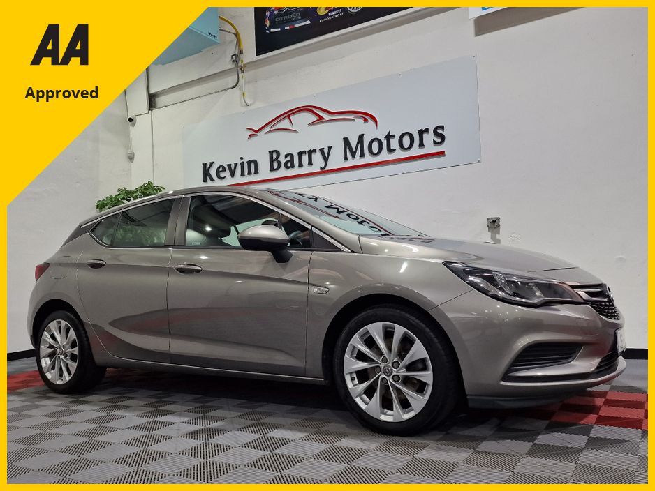 Image for 2016 Opel Astra SC 1.6CDTi 110BHP 6 SPEED MANUAL **ORIGINAL IRISH CAR / APPLE CARPLAY & ANDROID AUTO / 17" ALLOY WHEELS / BLUETOOTH INTEGRATION / CRUISE CONTROL / KMH SPEEDOMETER / FULL SERVICE RECORD**