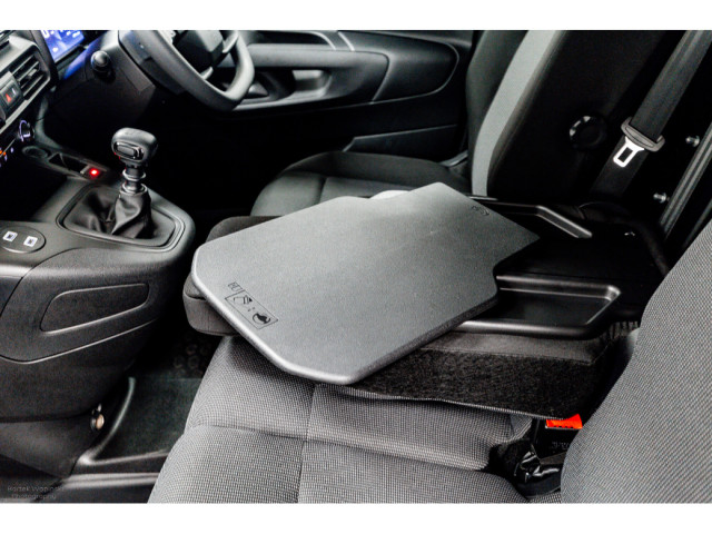 Image for 2025 Citroen Berlingo LX PLUS 1.5 Diesel 100HP 650kg, Upgraded alloy wheels - €26, 990 inc Vat