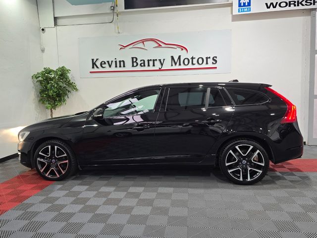 Image for 2017 Volvo V60 2.0 D4 DYNAMIC EDITION 190BHP AUTOMATIC **HIGH SPEC / 18" ALLOYS / ADAPTIVE CRUISE CONTROL / BLIND SPOT ASSIST / ELECTRIC & HEATED FRONT SEATS / FULL BLACK LEATHER / REVERSE CAMERA**