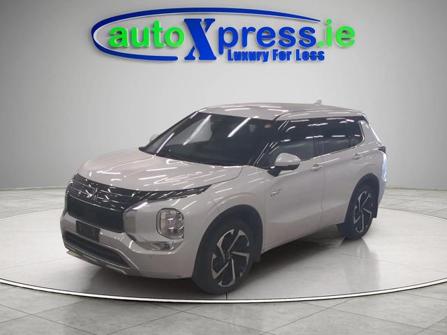 Image for 2023 Mitsubishi Outlander 4WD PHEV Low mileage, Reversing camera