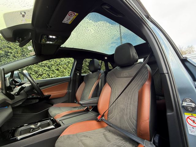 Image for 2022 Volkswagen ID.4 PRO FAMILY 72KWH // PAN ROOF // 19" DIAMOND CUT ALLOYS // APPLE CARPLAY/ANDROID AUTO