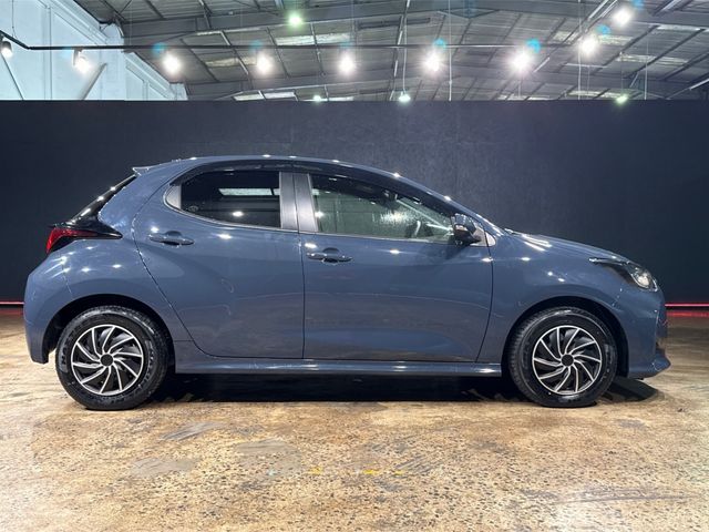 Image for 2024 Toyota Yaris 1.5L HYBRID - 14'' FACTORY ALLOY WHEELS - REVERSE CAMERA - CRUISE CONTROL - A/C HEATING CONTROLS