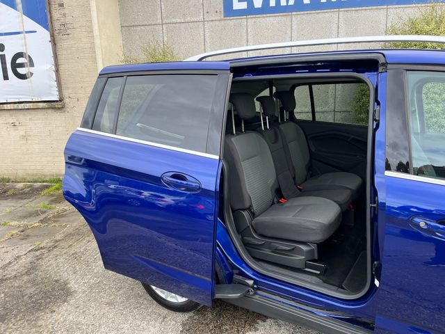 Image for 2018 Ford Grand C-Max 7 SEATER TITANIUM 1.5 DIESEL //PANORAMIC GLASS ROOF//SAT NAV//KEYLESS ENTRY//SLIDING REAR DOORS//POWER TAILGATE//
