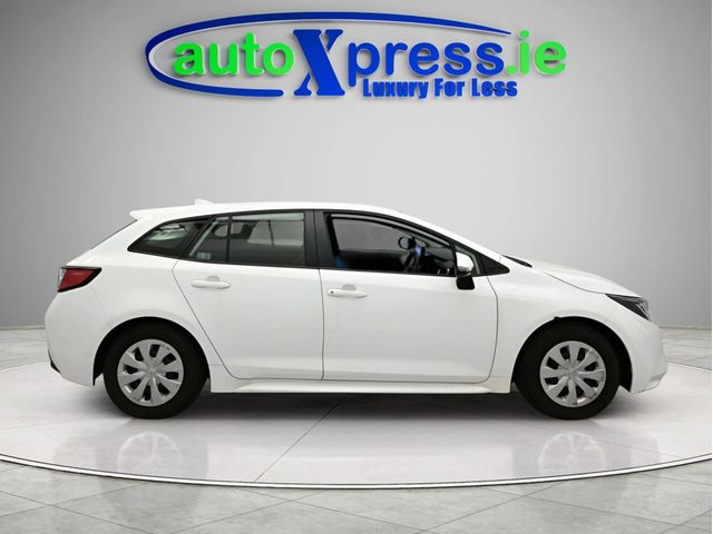 Image for 2023 Toyota Corolla 1.8 HYBRID X, Reversing camera, Automatic