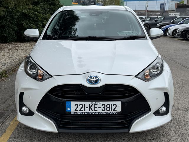 Image for 2022 Toyota Yaris LUNA SPORT. REAR CAMERA. KEYLESS