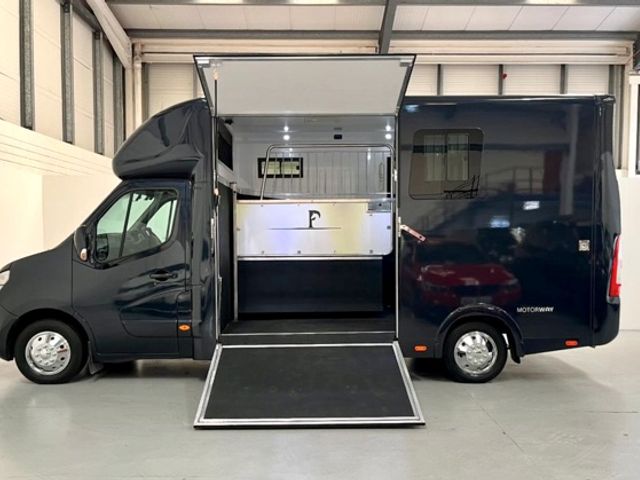 Image for 2019 Nissan NV400 Stallion Box