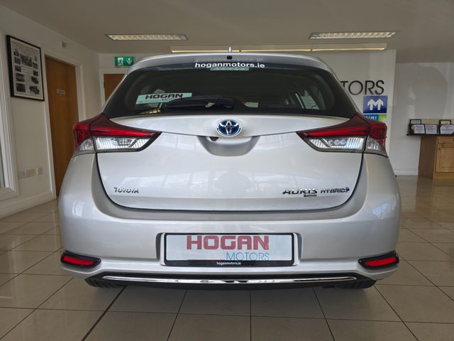 Image for 2016 Toyota Auris Hybrid Luna Automatic