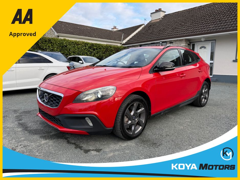 Image for 2016 Volvo V40 Cross Country 2.0 D4 CROSS COUNTRY BLACK SERIES DIESEL 190 BHP AUTOMATIC // FULL LEATHER ELECTRIC SEATS // REVERSING CAMERA // CRUISE CONTROL // LANE ASSIST // FULL HARMAN KARDON SURROUND SOUND SYSTEM // TOP SPEC