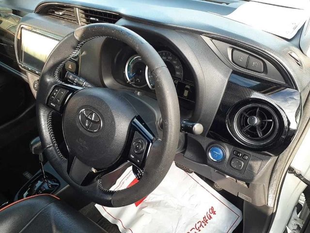 Image for 2017 Toyota Yaris Hybrid Sport 