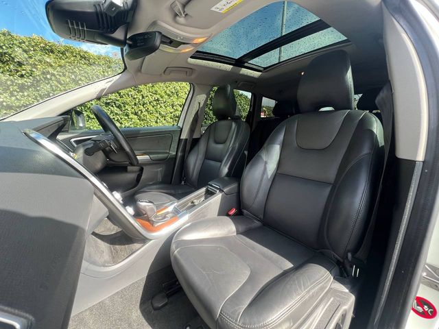 Image for 2017 Volvo XC60 D4 CLASSIC 2.0 D // OPENING PAN ROOF // LEATHER HEATED SEATS // REVERSE CAMERA