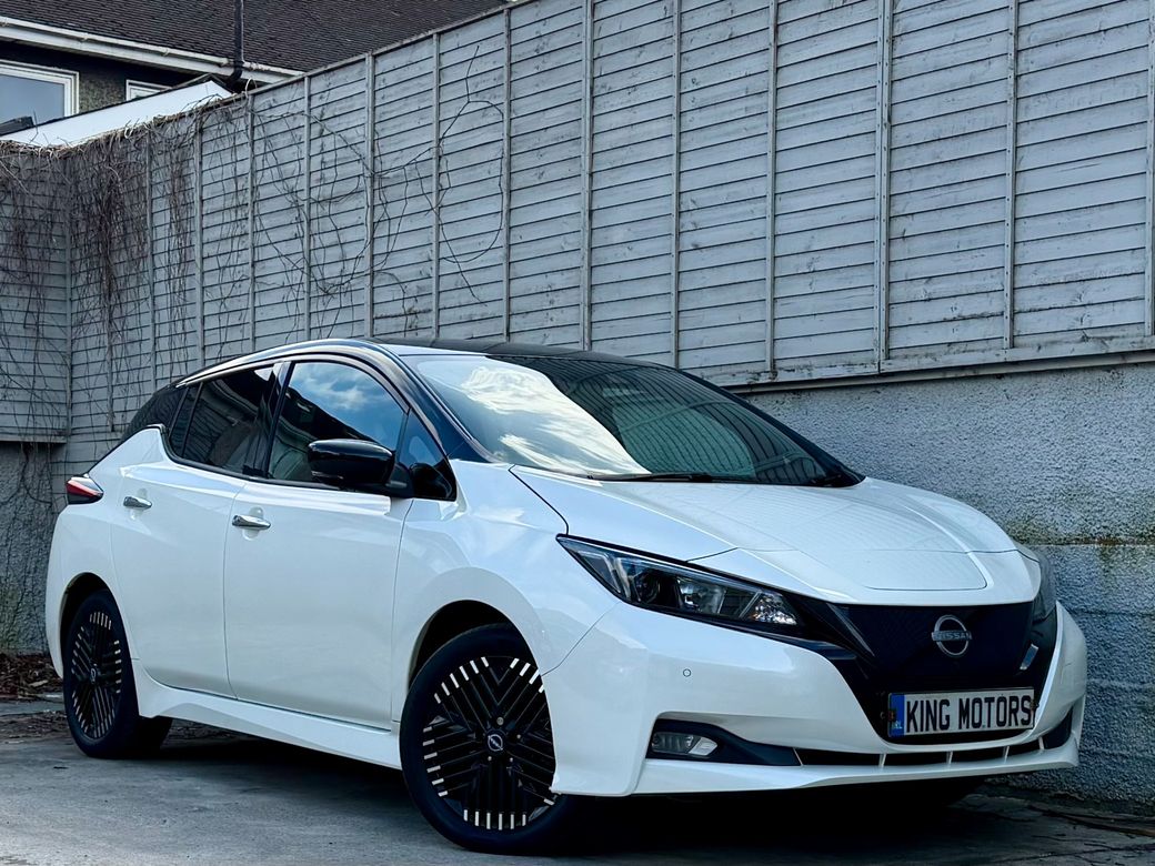 Image for 2023 Nissan Leaf N-CONNECTA / BLACK ROOF / APPLE & ANDROID AUTO / NAV / RADAR CRUISE / HALF-LEATHER / PARK SENSORS / BALANCE OF 8 YEAR NISSAN BATTERY WARRANTY / *FINANCE PACKAGES AVAILABLE*