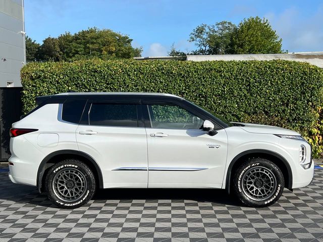 Image for 2023 Mitsubishi Outlander 7-SEATER 2.4 HYBRID AUTO ** HUGE SPEC ** // FULL SERVICE HISTORY // TILT & SLIDE PAN ROOF // BOSE SOUND SYSTEM