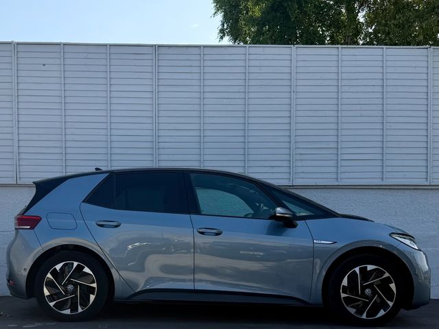 Image for 2023 Volkswagen ID.3 FAMILY PRO / PAN ROOF / 95.3% SOH / 18" ALLOYS / HALF-LEATHER / ONE OWNER / *FINANCE PACKAGES AVAILABLE*
