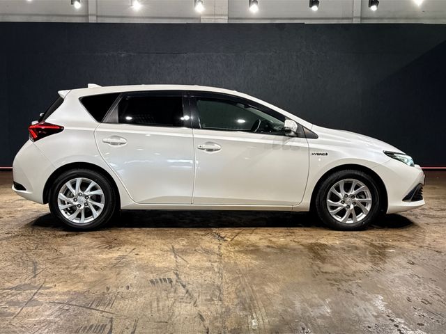 Image for 2017 Toyota Auris 1.8L HYBRID AUTOMATIC - HALF BLACK LEATHER UPHOLSTERY - REVERSE CAMERA