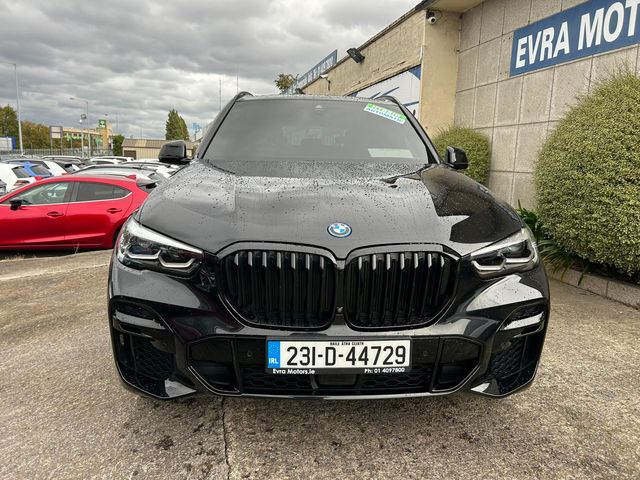 Image for 2023 BMW X5 XDRIVE 45E M-SPORT PHEV 3.0 PETROL //HIGH SPEC//MERINO LEATHER//HARMAN KARDON SOUND SYSTEM//HEAD UP DISPLAY//HEATED STEERING WHEEL// 