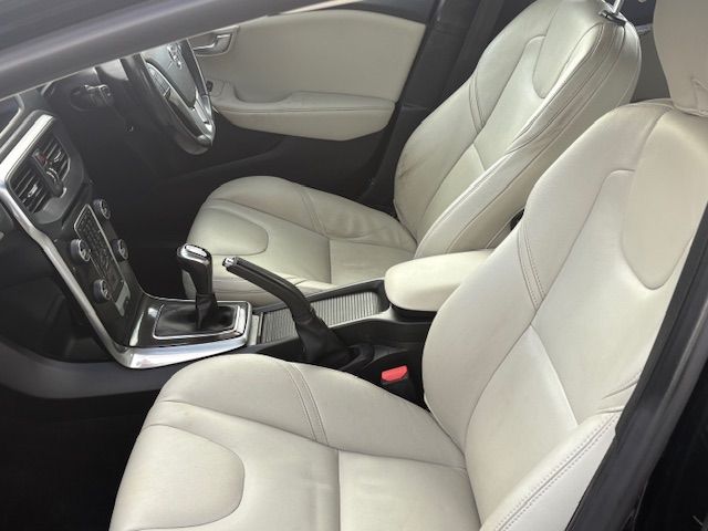 Image for 2019 Volvo V40 D3 MOM Edition 5DR