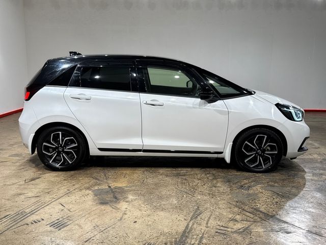 Image for 2021 Honda Fit 1.5 HYBRID AUTOMATIC - WHITE/BLACK TWO TONE - FACTORY ALLOYS - CRUISE CONTROL - REAR CAMERA