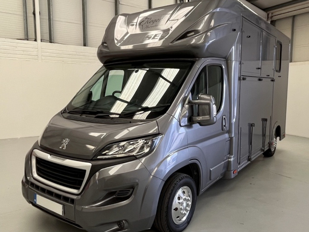 Image for 2015 Peugeot Boxer Stallion Fit Horse Box