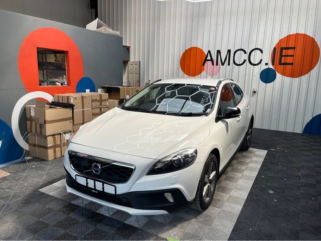 Image for 2016 Volvo V40 2016 VOLVO V40 CROSSCOUNTRY D4 2.0 AUTOMATIC / CRUISE CONTROL / REVERSE CAMERA / ELECTRIC MEMORY & HEATED SEATS AND MORE