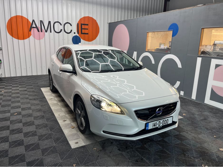 Image for 2014 Volvo V40 2014 VOLVO V40 1.6L PETROL / 59K KMS / ADAPTIVE CRUISE CONTROL, HEATED SEATS, REVERSE CAMERA & MORE