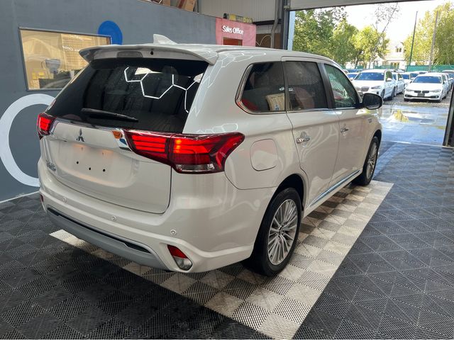Image for 2020 Mitsubishi Outlander OUTLANDER 2.4 HYBRID / 63k KMs / HEATED SEATS + WHEEL / REVERSE CAMERA , ADAPTIVE CRUISE & MORE