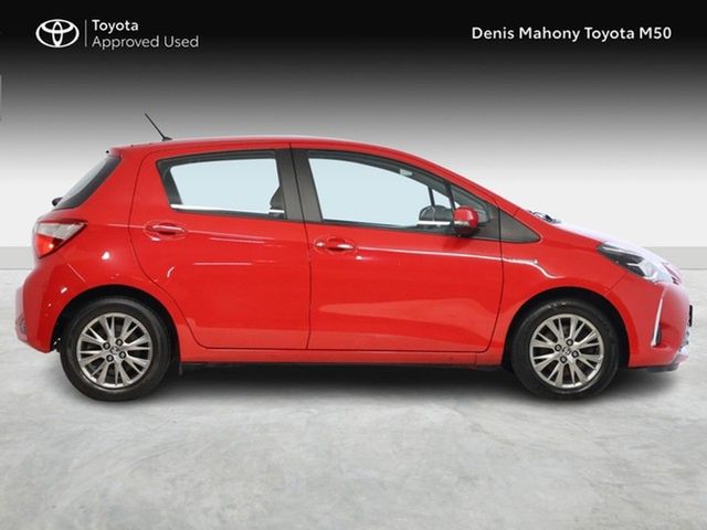 Image for 2017 Toyota Yaris Luna Hybrid