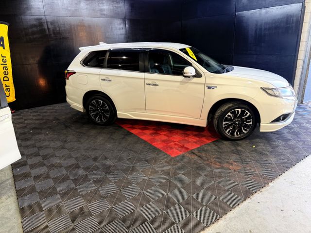 Image for 2016 Mitsubishi Outlander PHEV