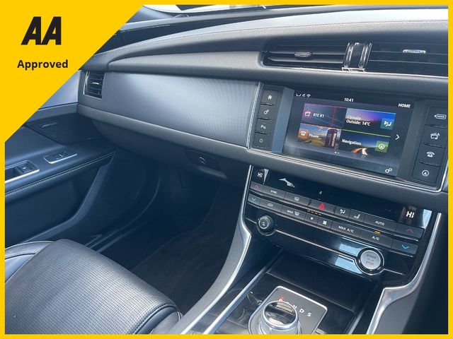 Image for 2016 Jaguar XF 2.0 D R-SPORT 180PS 4DR AUTO