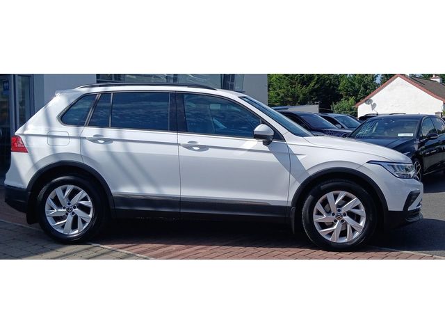 Image for 2024 Volkswagen Tiguan Life 2.0 TDI 122HP **REAR VIEW CAMERA, APP CONNECT, BLUETOOTH**