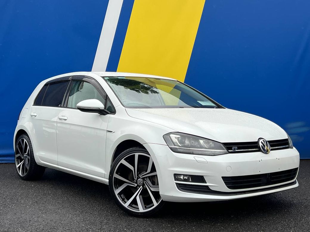 Image for 2015 Volkswagen Golf R-LINE PACK 1.2 TSI // COMFORTLINE // BLUETOOTH MUSIC // NEW 19" R-LINE ALLOYS // REVERSE CAMERA