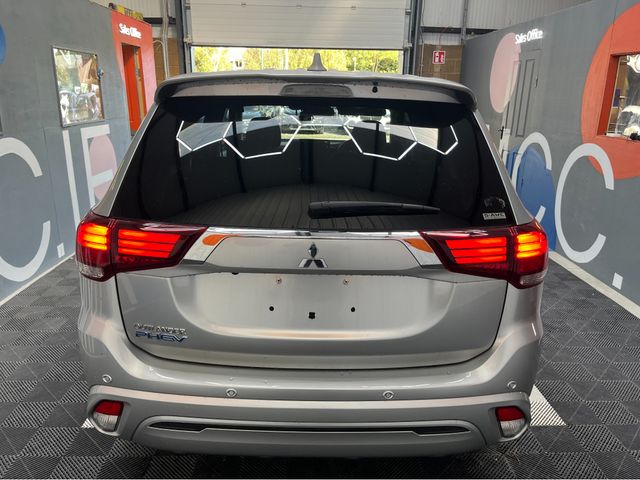 Image for 2020 Mitsubishi Outlander 2020 MITSUBISHI OUTLANDER PHEV LIMITED EDITION 2.4L HYBRID / 33K KMS / HEATED SEATS, REVERSE CAMERA & MORE