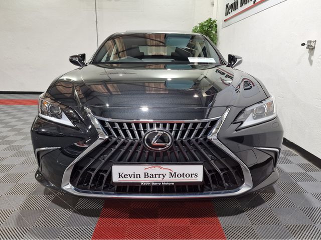 Image for 2022 Lexus ES 300h 2.5 HYBRID (SUNROOF) AUTOMATIC **ONE OWNER / APPLE CARPLAY / ACTIVE RADAR CRUISE CONTROL / BLIND SPOT ASSIST / FULL BLACK LEATHER / HEATED SEATS / SAT NAV / REVERSE CAMERA / WIRELESS PHONE CHARGING**