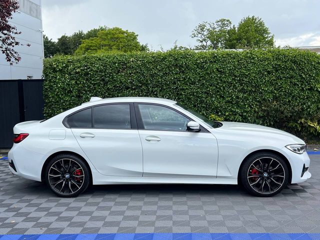 Image for 2019 BMW 3 Series 320D AUTO // APPLE CARPLAY/BLUETOOTH MUSIC // DIAMOND CUT M-SPORT ALLOYS // MULTIFUNCTIONAL STEERING WHEEL