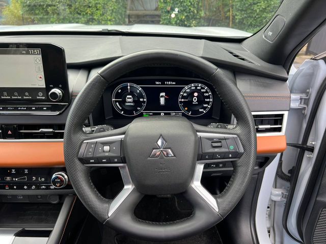 Image for 2023 Mitsubishi Outlander 7-SEATER 2.4 HYBRID AUTO ** HUGE SPEC ** // OPENING PAN ROOF // DUAL ZONE CLIMATE CONTROL // BOSE SOUND SYSTEM // APPLE CARPLAY