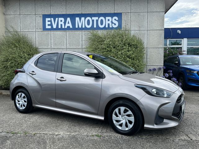 Image for 2022 Toyota Yaris X HYBRID AUTOMATIC 1.5 PETROL //KEYLESS ENTRY//ADAPTIVE CRUISE CONTROL//REVERSE CAMERA//