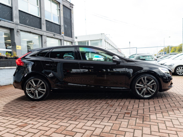 Image for 2018 Volvo V40 2.0D4 SE LUXURY 5DR HATCHBACK AUTOMATIC // MINT CONDITION WITH ONLY 121, 000 KMS // BUY WITH CONFIDENCE AA AND SIMI APPROVED DEALER 2025 // FINANCE ARRANGED // ALL TRADE INS WELCOME // 