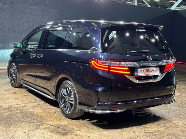 Image for 2016 Honda Odyssey 2.0 HYBRID AUTOMATIC 8 SEATER - FACTORY ALLOYS - BLACK LEATHER UPHOLSTERY - HEATED SEATS - POWER SLIDING DOORS - 360 CAMERA