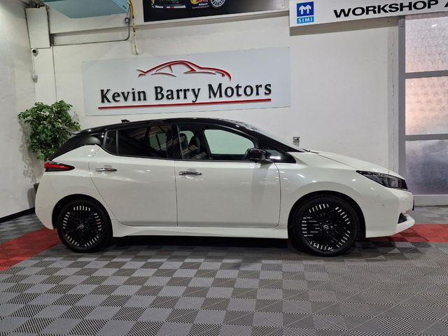 Image for 2023 Nissan Leaf EV TEKNA (40KW BATTERY) AUTOMATIC **TOP SPEC / APPLE CARPLAY / BLIND SPOT ASSIST / BOSE PREMIUM SOUND / HEATED F&R SEATS / HEATED STEERING WHEEL / SAT NAV / 360 DEGREE PARKING CAMERA**