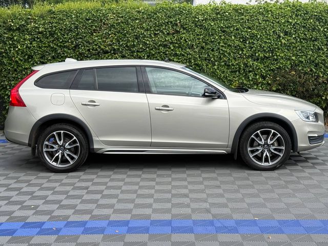 Image for 2018 Volvo V60 CROSS COUNTRY D4 CLASSIC 2.0 D // OPENING SUNROOF // LEATHER HEATED SEATS // REVERSE CAMERA