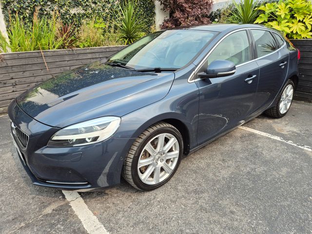 Image for 2020 Volvo V40 1.5 T3 AUTO/ CLASSIC INSCRIPTION WITH PANORAMIC ROOF / TOP SPEC 