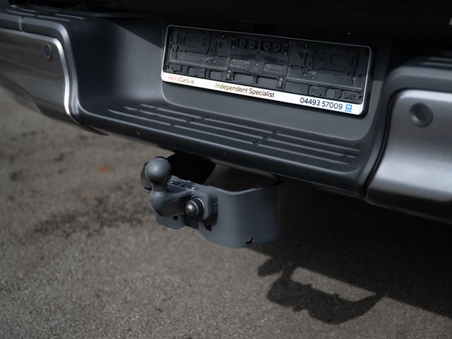 Image for 2025 Toyota Hilux INVINCIBLE X 2.8 Diesel Auto (Black) 