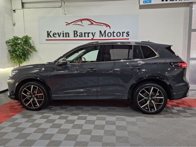 Image for 2024 Volkswagen Tiguan 1.5TSi PHEV R-LINE AUTOMATIC **ONE OWNER / NEW MODEL / APPLE CARPLAY / ADAPTIVE CRUISE CONTROL / BLIND SPOT ASSIST / HEATED & MASSAGE FRONT SEATS / HEATED STEERING WHEEL / WIRELESS PHONE CHARGING**